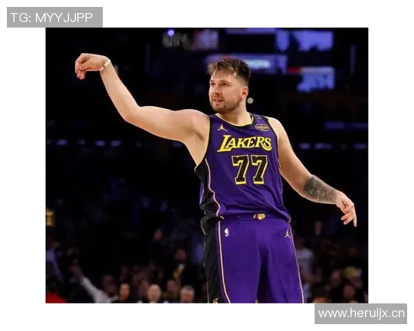 东契奇:必须夸夸海斯 我觉得他本场发挥太出色了 东契奇:必须夸夸海斯 我觉得他本场发挥太出色了