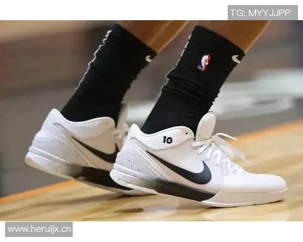 德罗赞穿EYBL科比9球鞋贡献19+5+5 德罗赞穿EYBL科比9球鞋贡献19+5+5