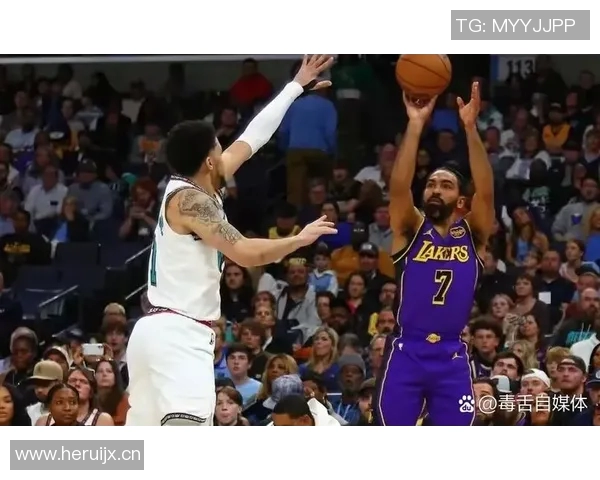 詹姆斯狂飙高效！13投11中砍24分5助2断 正负值+20